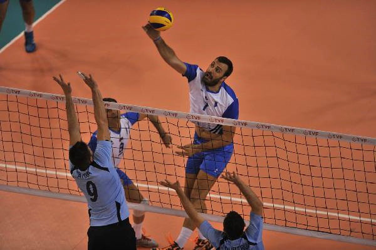Balkan Cup Başladı: Csm Bükreş - Jedinstvo: 3-1