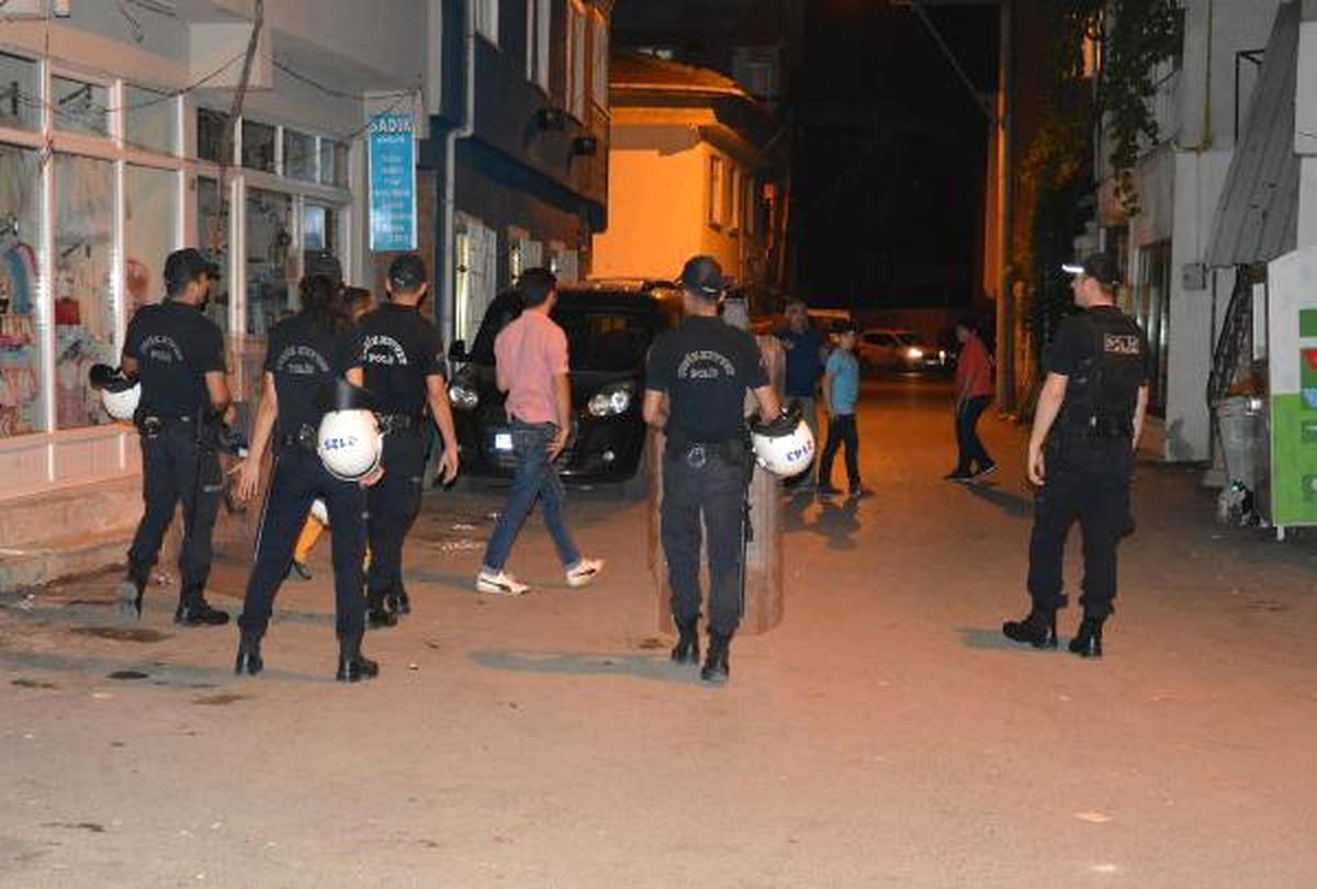 Bursa\'da Çocukların Kavgasına Aileler de Karıştı: 2 Yaralı