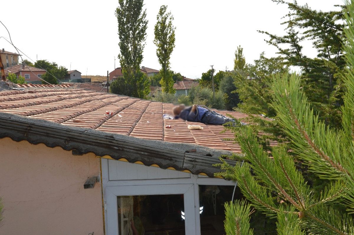Çatıda Elektrik Akımına Kapılan Adam Öldü