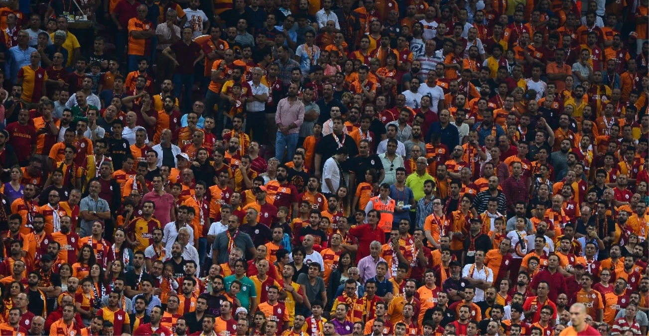Galatasaray Tribünlerinden Ramazan\'a Tepki
