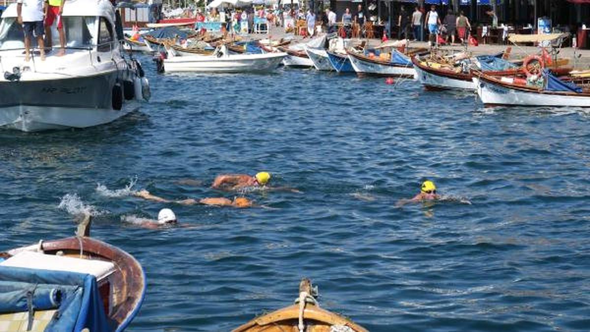 Karaburun\'dan Foça\'ya Yüzdüler