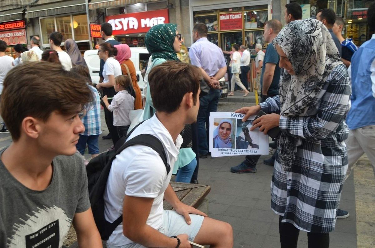 Kayıp Kız Kardeşini Arıyor