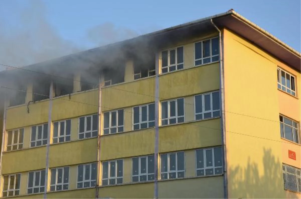 Kullanılmayan Okul Binasında Yangın Çıktı