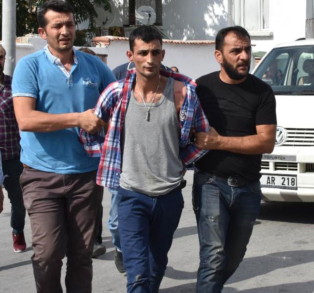 Kurye Gibi Girdiği İşyerinde Eşini Yaralayarak Kaçan Şüpheli Yakalandı