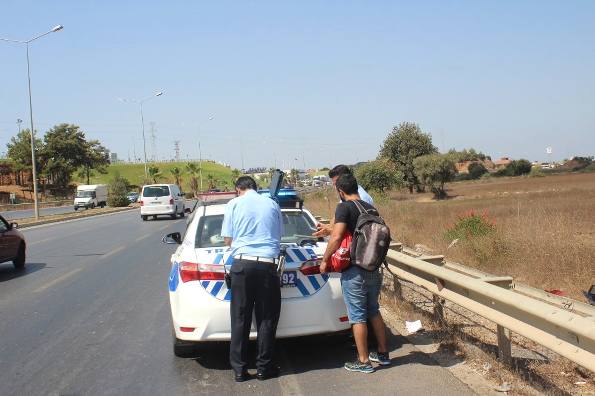 Manavgat\'ta Otomobil Takla Attı: 1 Yaralı