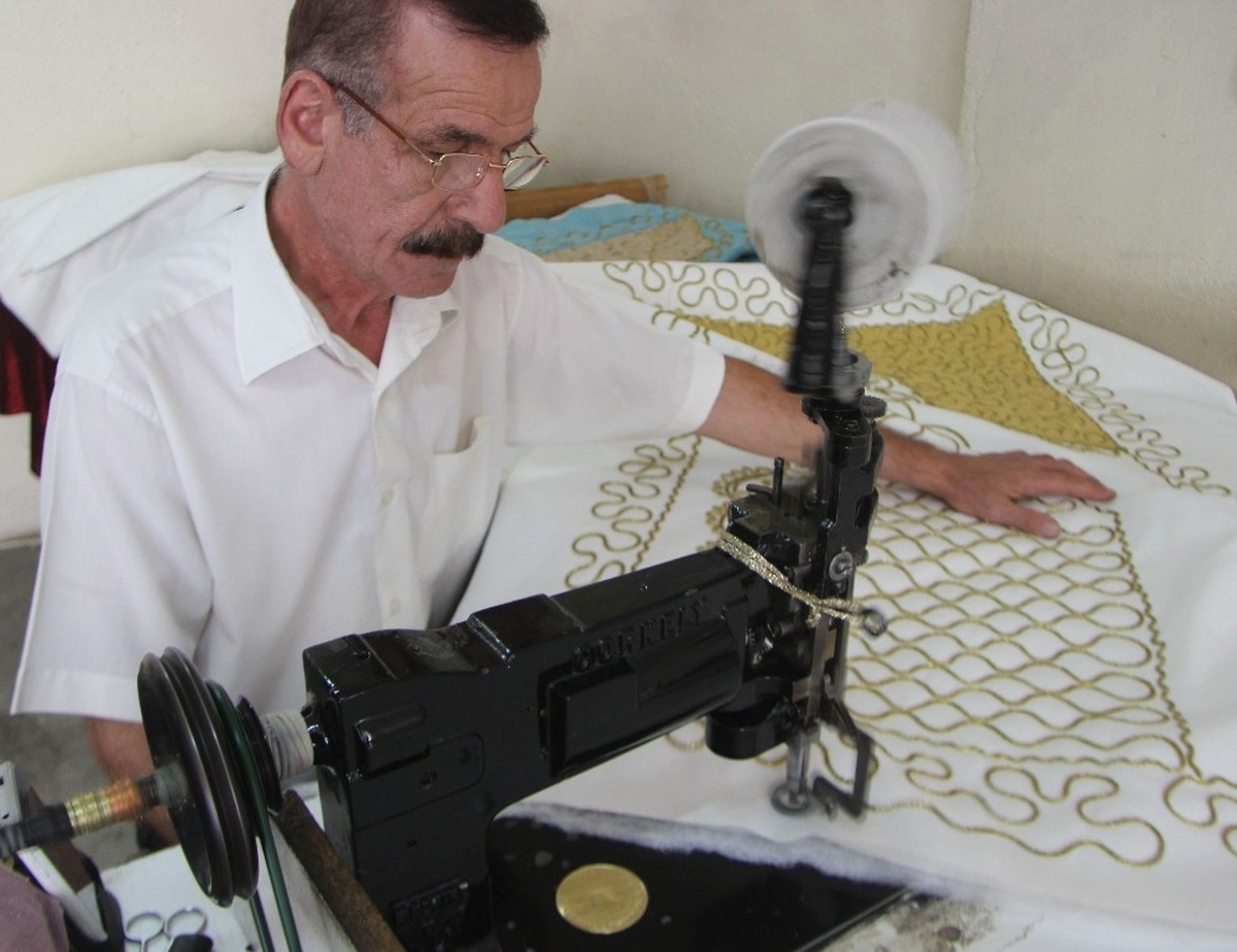 Bu Makine 131 Yıldır Hiç Durmadan Nakış İşliyor
