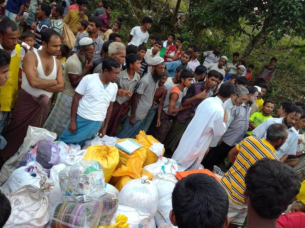 Rohingyalı Müslümanlar, Kamplara Yeterli Yemek Gelmediği İçin Aç Kalıyor