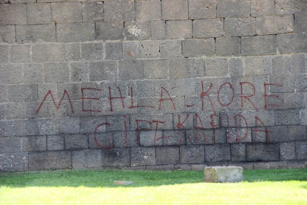 Tarihi Surlar Yazı Tahtasına Döndü