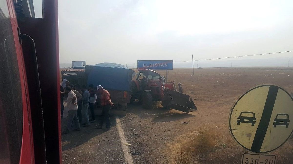 Traktör ile Kamyon Çarpıştı: 1 Yaralı