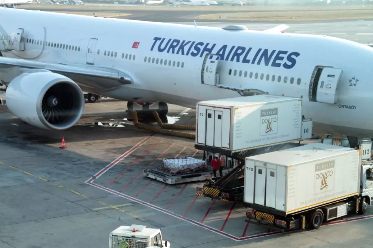 Türk Öğrencilerin Cenazeleri Türkiye\'ye Getirildi