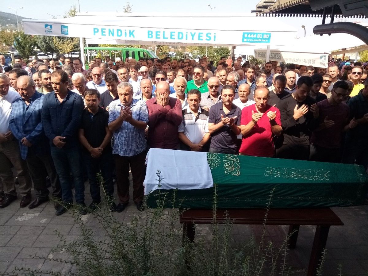 ABD\'de Hayatını Kaybeden Özge Nur Mollahmetoğlu Son Yolculuğuna Uğurlandı