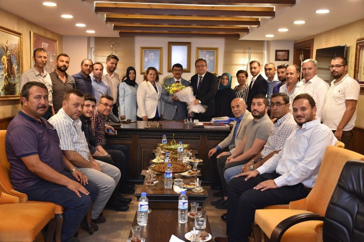 Başkan Çelik, Şehzadeler İlçe Teşkilatını Ağırladı