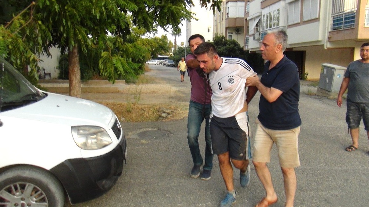 Çaldığı Motosikleti Çalıştıramayınca Kaçtı, Polislerin İkamet Ettiği Apartmana Saklanınca Yakalandı