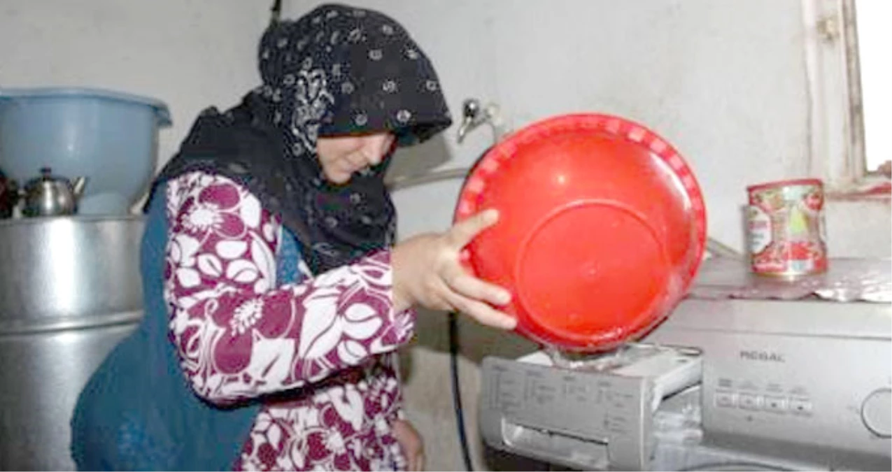 Diyarbakır\'da Çamaşır Makinelerini Taşıma Suyla Çalıştırıyorlar
