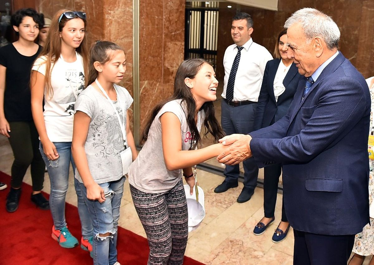 Kardeş Kentlerin Gençleri İzmir\'de Buluştu