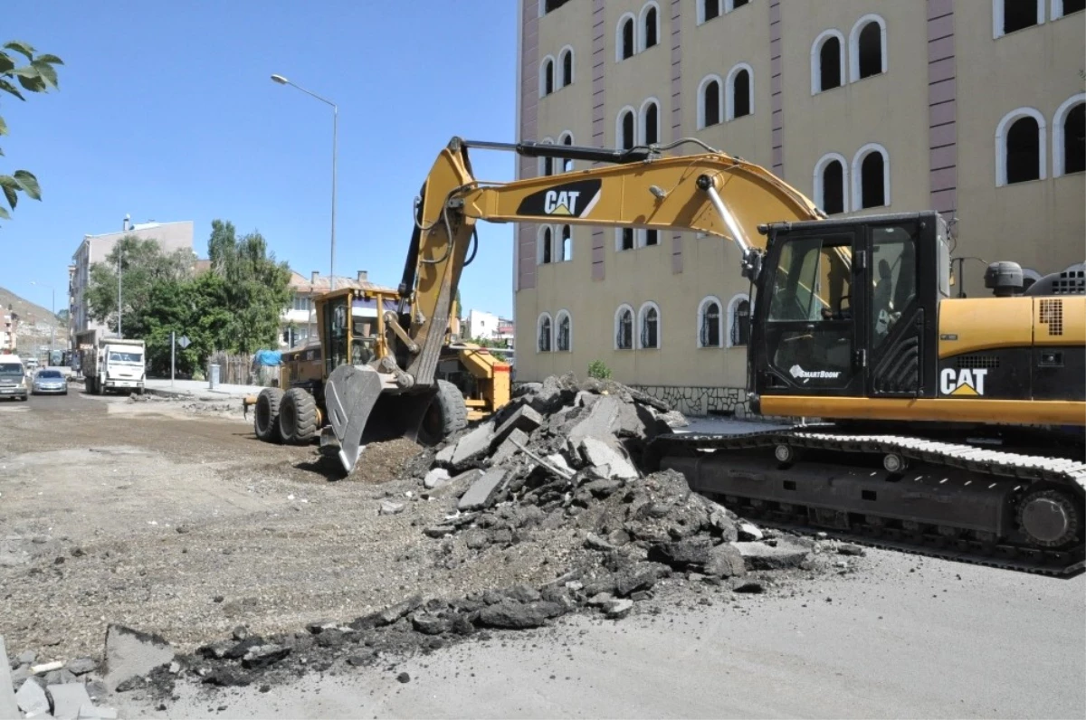 Kars\'ın Cadde ve Kaldırımlarına Bakan Ayarı