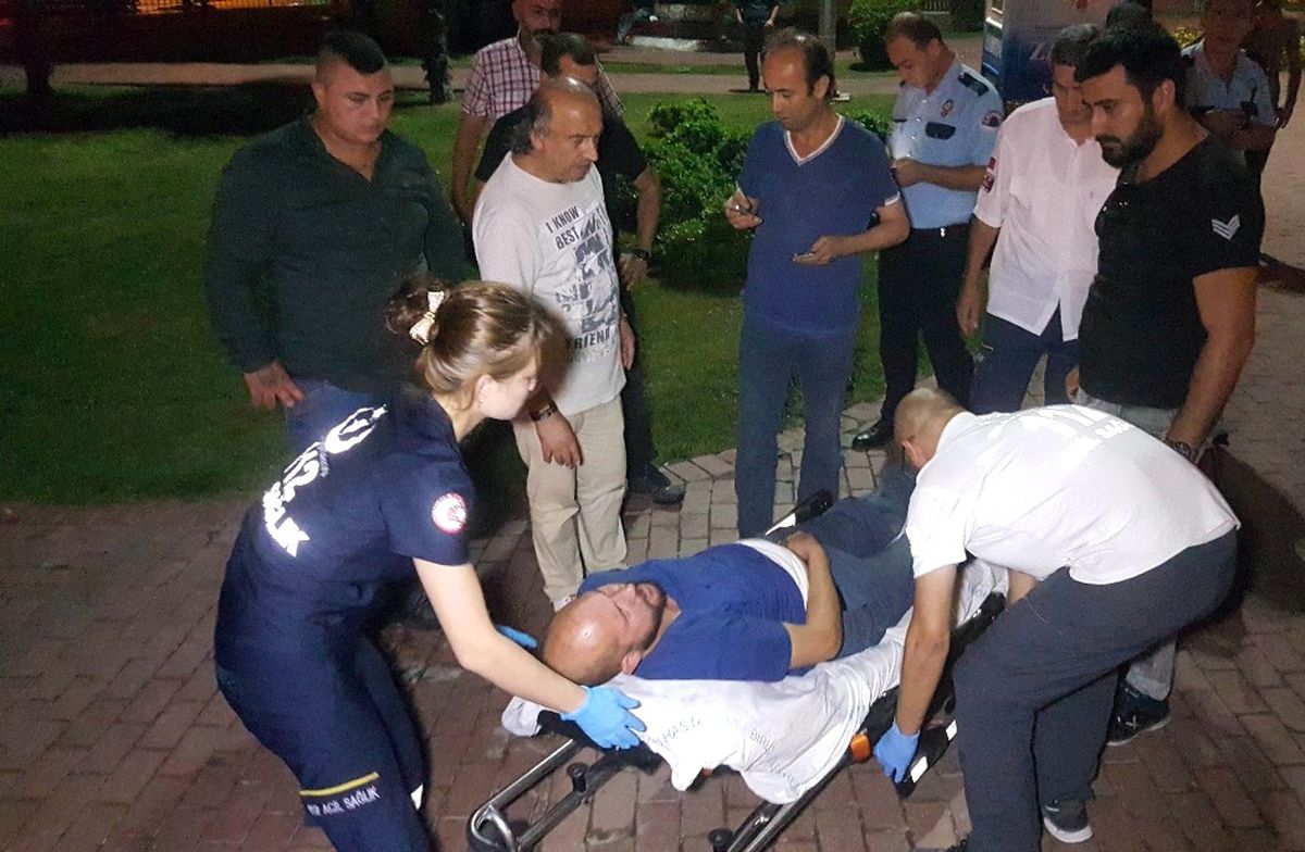 Parkta Suriyelilerin Bıçaklı Saldırısına Uğradı