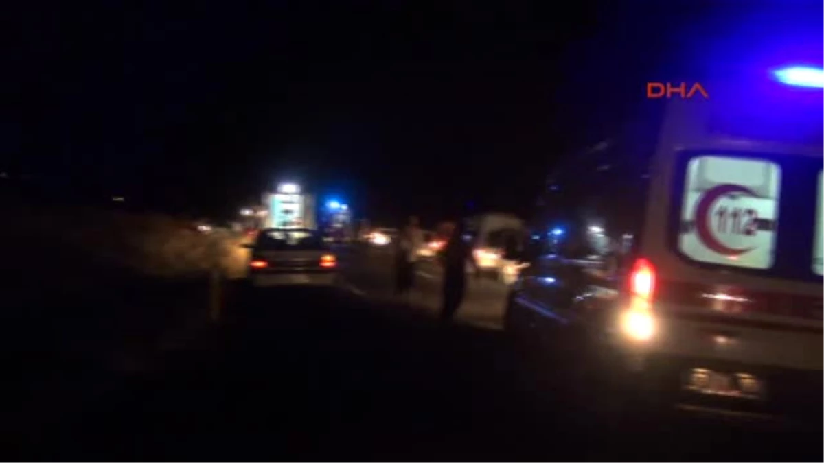 Şanlıurfa Siverek\'te İki Otomobil Çarpıştı 6 Yaralı