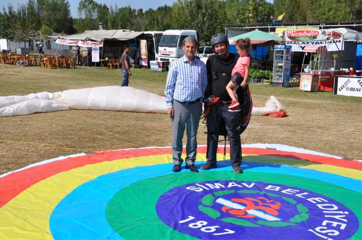 Simav\'da İlk Termal Yamaç Paraşütü Festivali