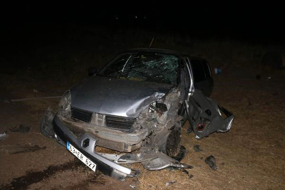 Siverek\'te İki Otomobil Çarpıştı: 6 Yaralı