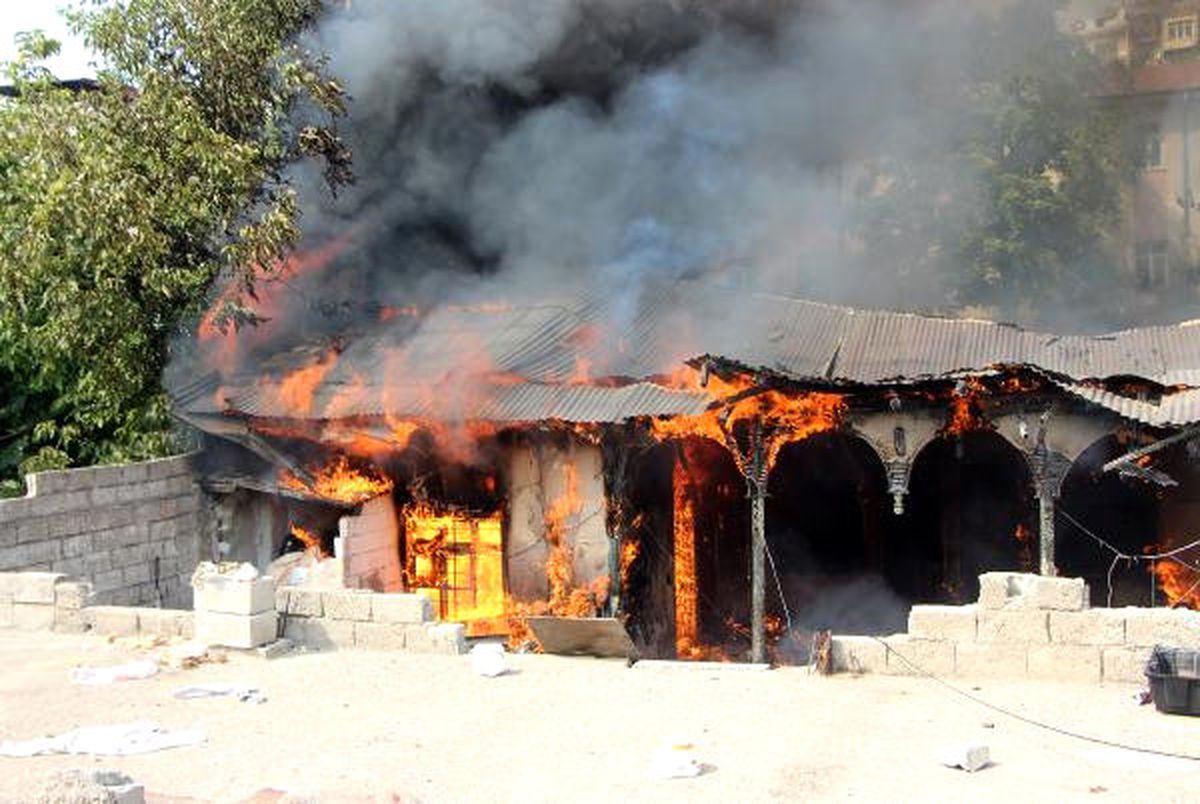 Suriyeliler\'in Kaldığı Evdeki Yangın, Bitişik Evlere Sıçradı