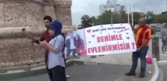 Taksim Meydanında Evlilik Teklifi