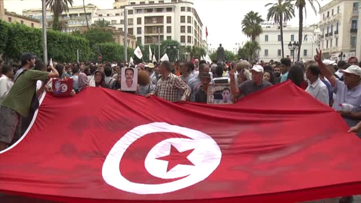 Tunus\'ta İdari Barış Yasası Protestosu