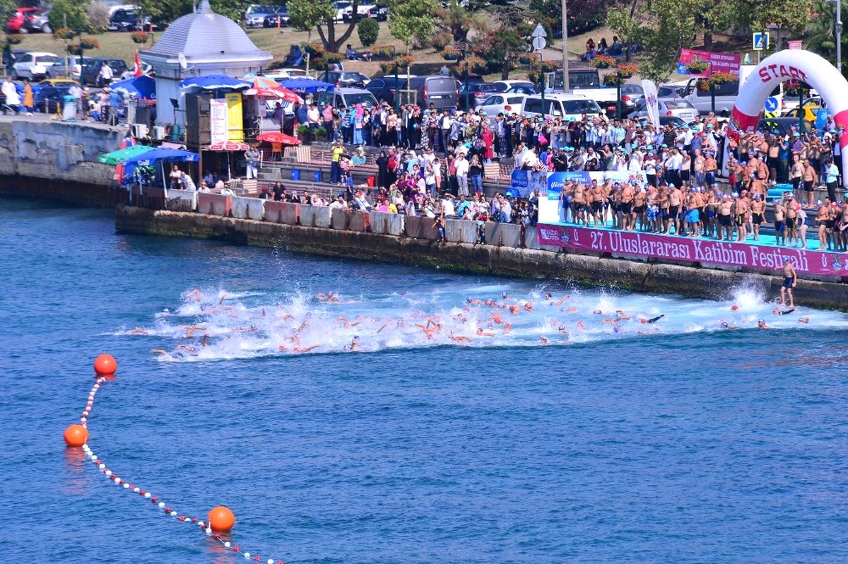 Üsküdar Kız Kulesi Yüzme Yarışları Nefesleri Kesti