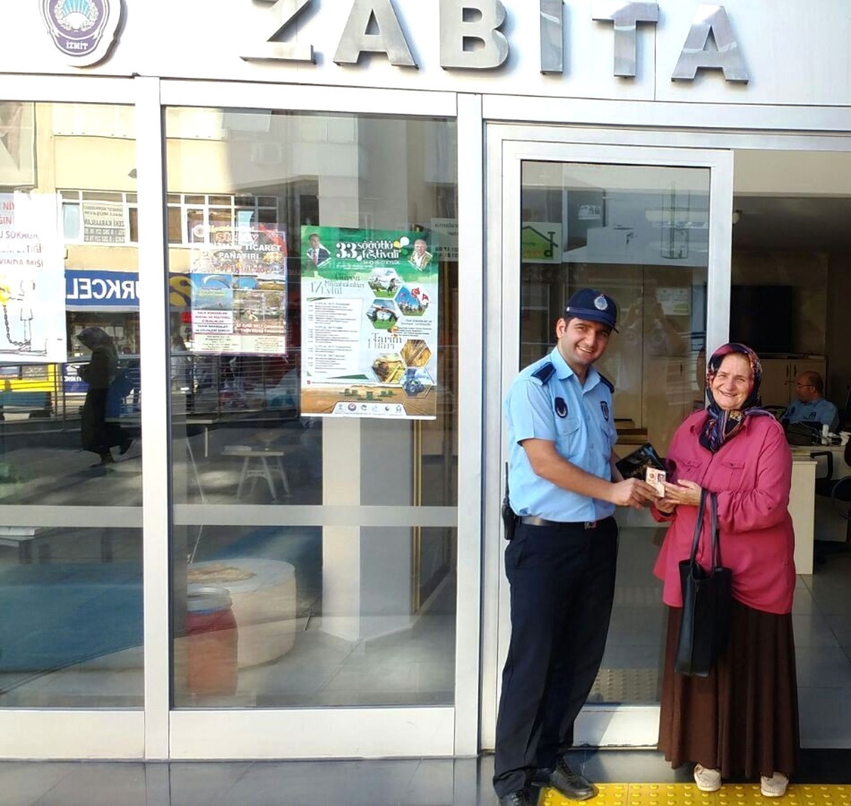 Zabıta, Kayıp Cüzdanı Sahibine Teslim Etti