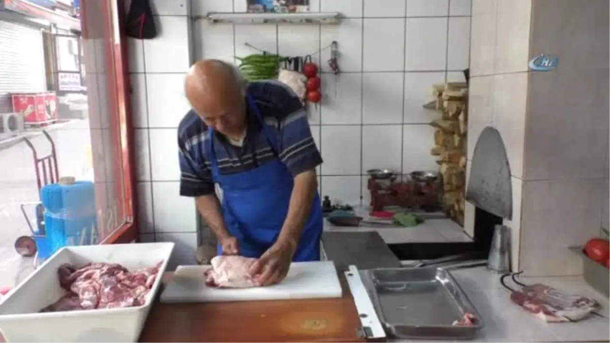 74 Yaşındaki Kebap Ustası, 50 Yıldır Tandır Kebabı Pişiriyor