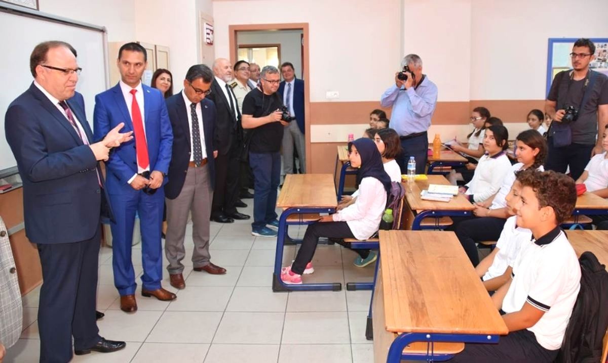 Afyonkarahisar\'da 133 Bin 100 Öğrenci ve 8 Bin 200 Öğretmen Ders Başı Yaptı