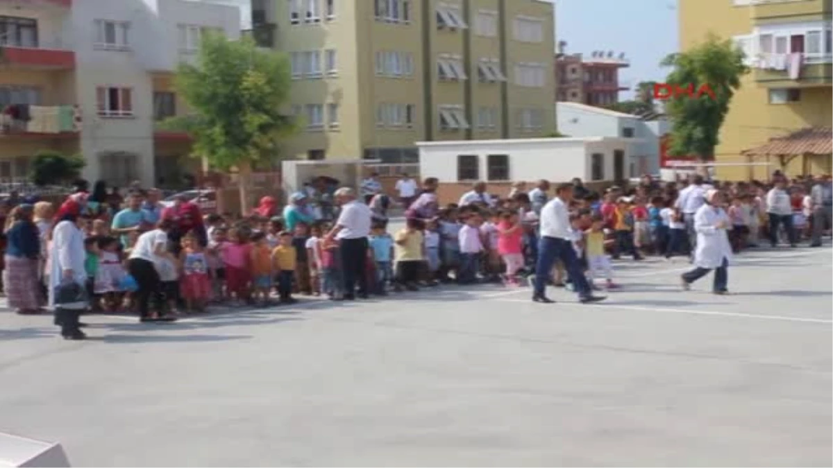 Antalya Töreni Güneşte Takip Eden Çocuklar Gölgeye Alındı