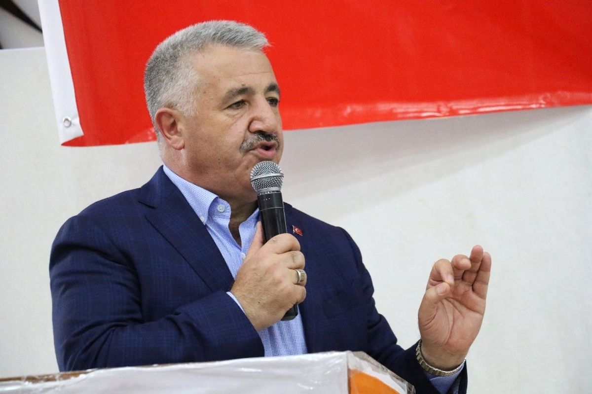 Bakan Arslan: "Millete Diklenmeden, Hizmet Ederek Desteği Arttıracağız"