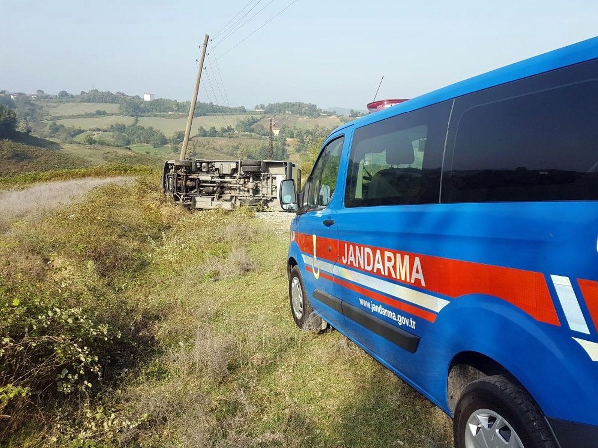 Bartın\'da Öğrenci Servisi Devrildi: 6 Yaralı