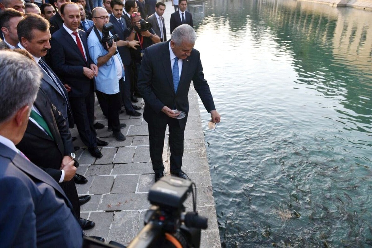 Başbakan Yıldırım Balıklıgöl\'ü Ziyaret Etti