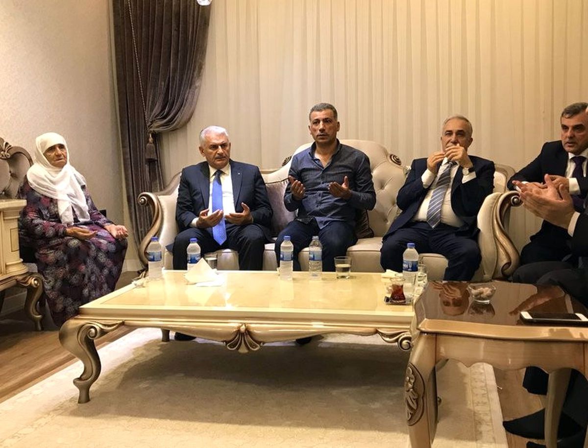 Başbakan Yıldırım\'dan Şehit Ailesine Ziyaret