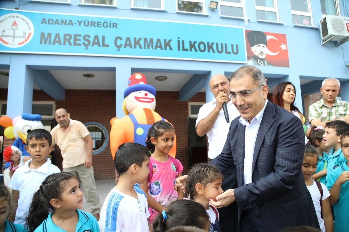 Başkan Çelikcan\'dan Öğrencilere Kırtasiye