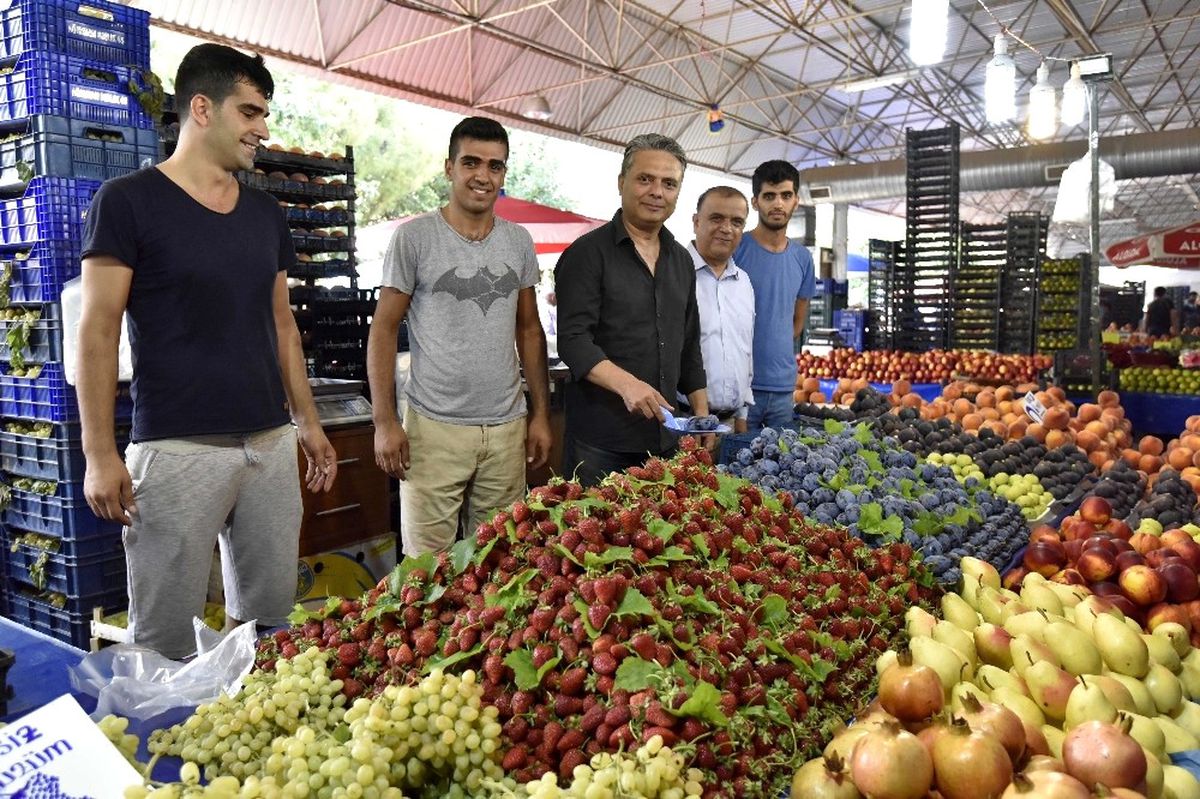 Başkan Uysal, Çağlayan Pazarı\'nda