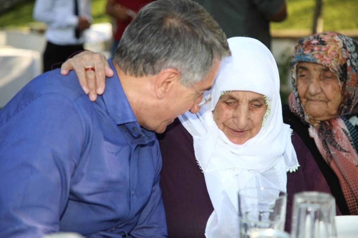 Başkan Yanılmaz, Huzurevi Sakinleriyle Bir Araya Geldi