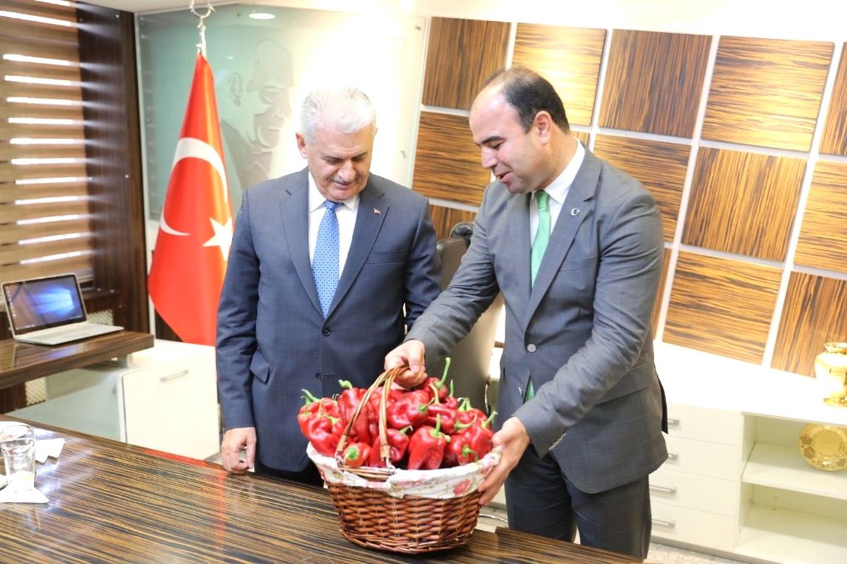 Belediye Başkanından Başbakan Yıldırım\'a Acı Hediye