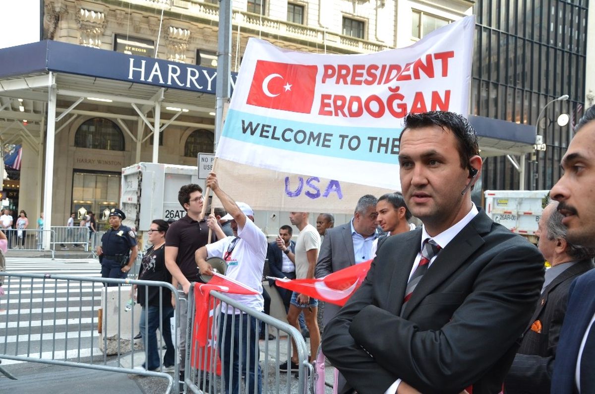 Cumhurbaşkanı Erdoğan, New York\'ta Sevgi Gösterileriyle Karşılandı