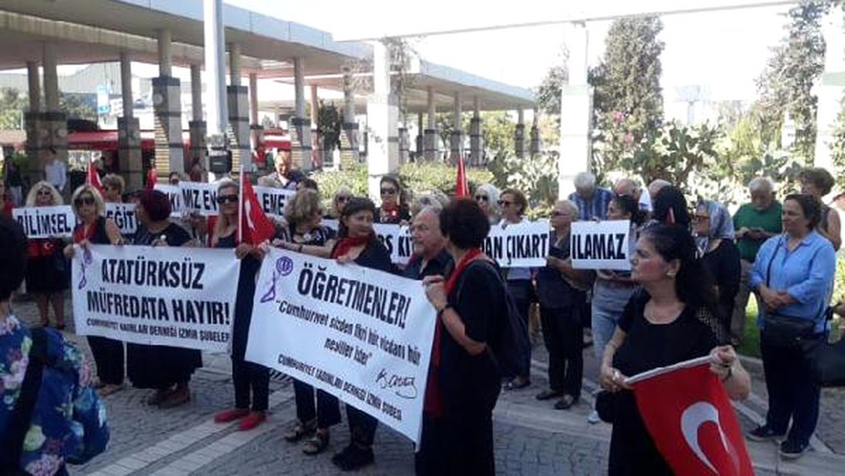 Cumhuriyet Kadınları Derneği\'nden Müfredat Tepkisi