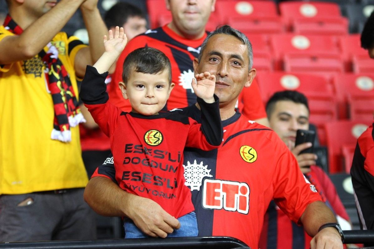Eskişehirspor Taraftarına Kavuştu