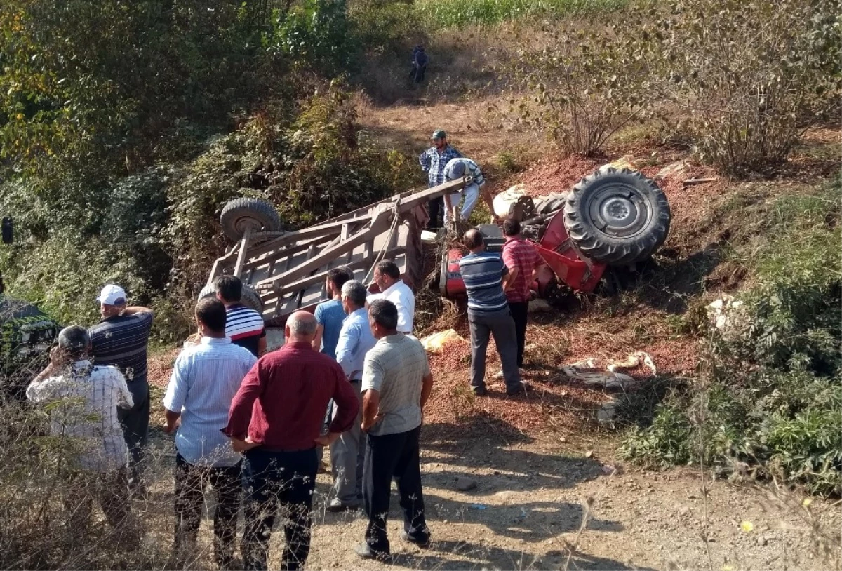 Fındık Yüklü Traktör Devrildi: 2 Ölü