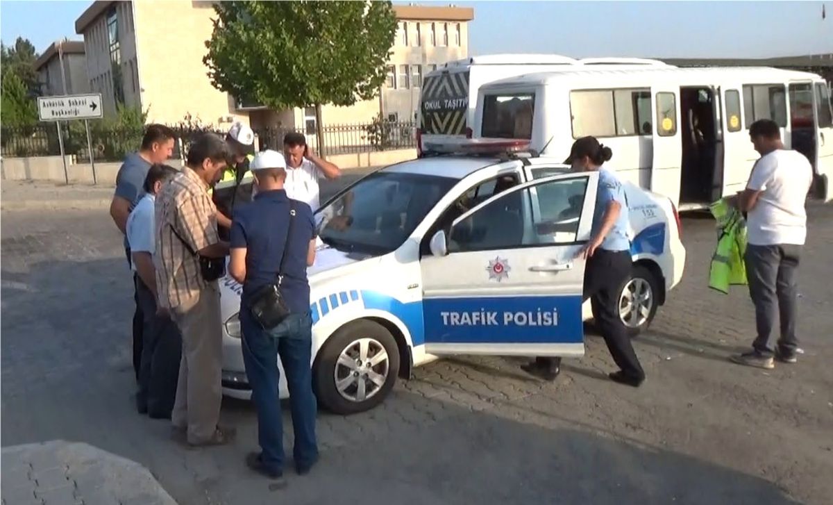 Gediz\'de Okul ve Servislere Polis Denetimi