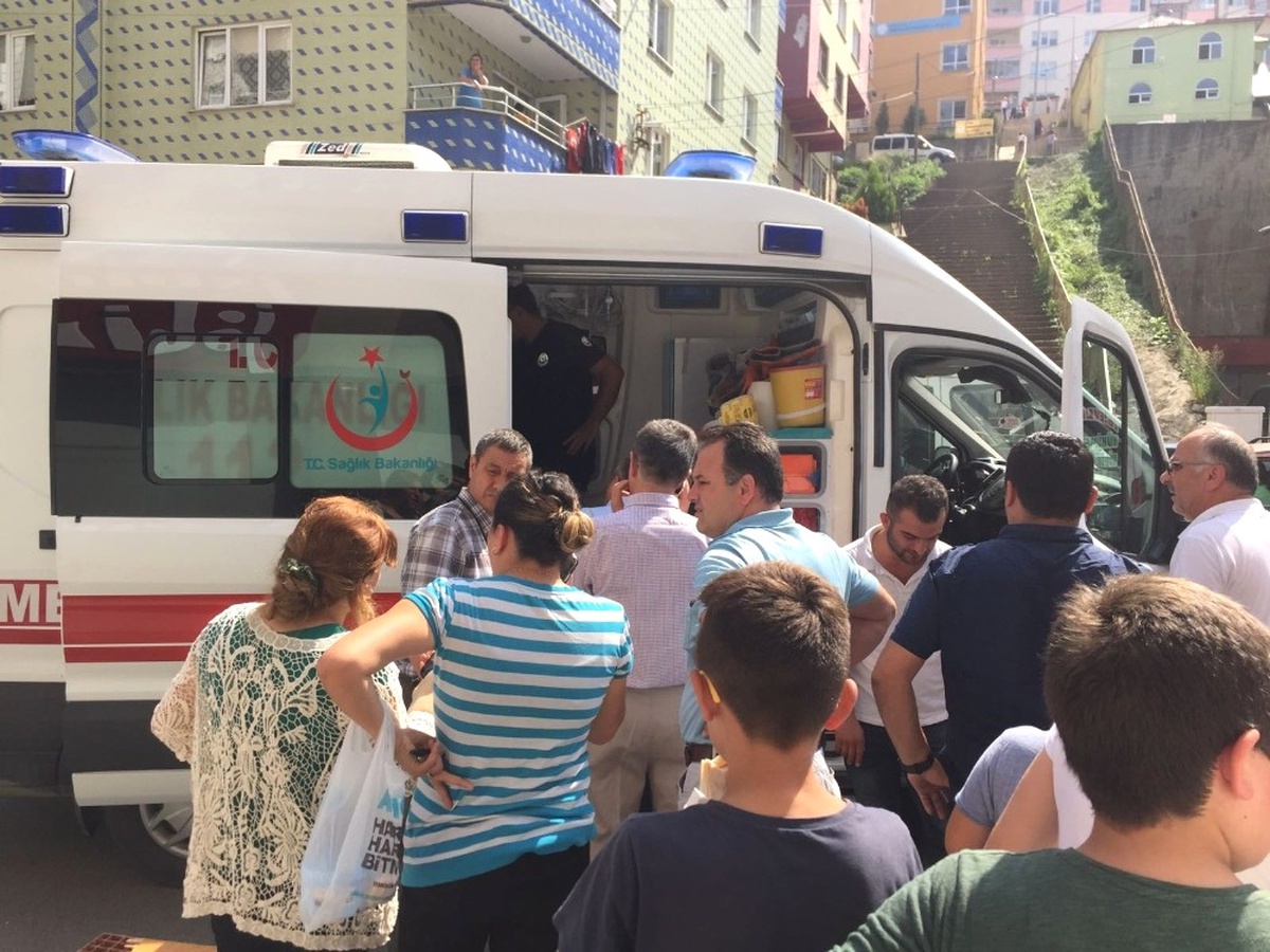 Giresun\'da \'Kaza Caddesi\' Okulların İlk Gününü de Boş Geçmedi