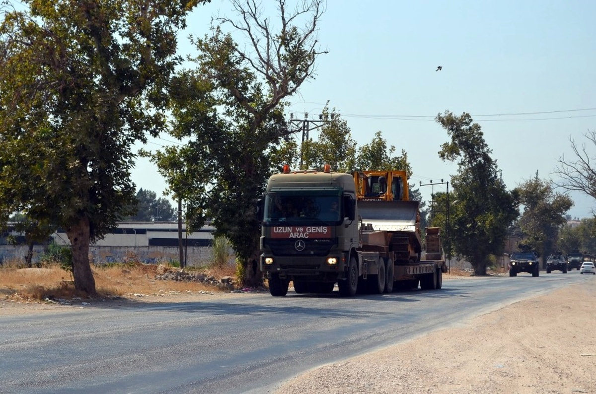 Hatay\'ın Sınır Bölgelerine Askeri Sevkıyatlar Sürüyor