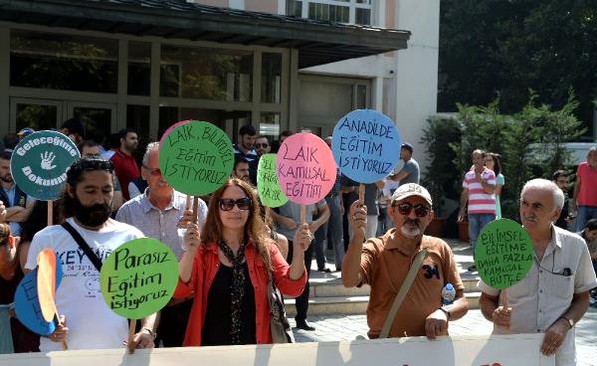 İl Milli Eğitim Müdürlüğü Önünde Eylem