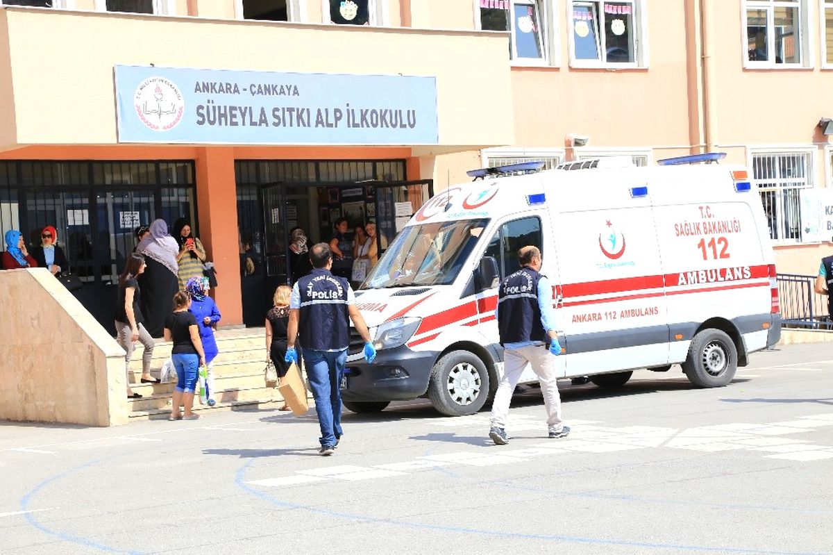 İlkokulda Sınıfın Tavanındaki Alçı Çöktü: 3 Öğrenci Hafif Yaralandı