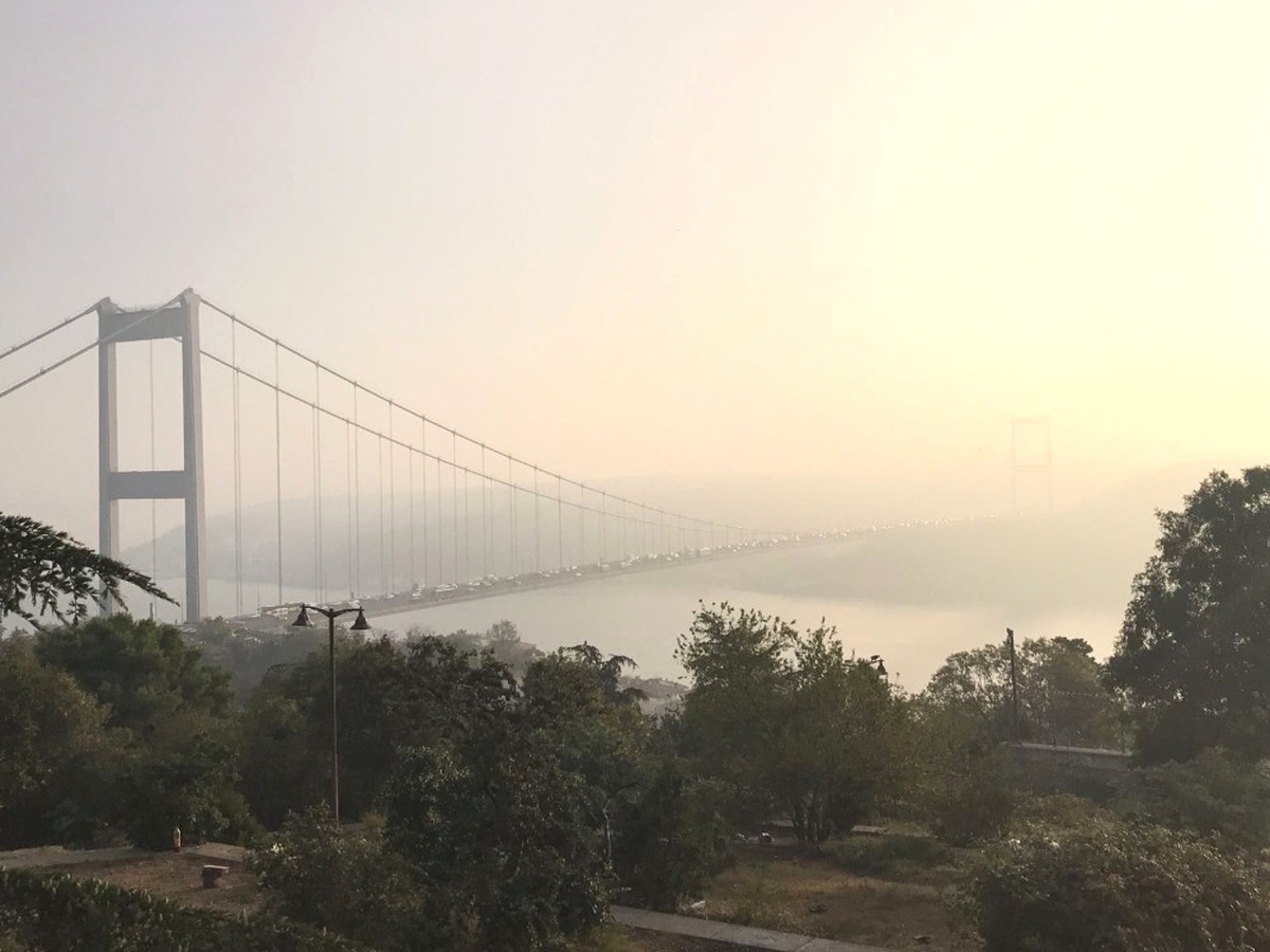 İstanbul Boğazı\'nda Sis Manzarası